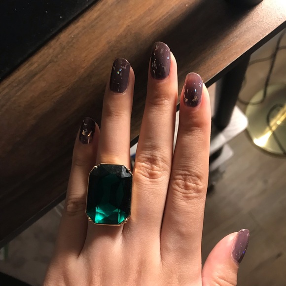 Vintage emerald ring.  Size 7 - Picture 2 of 6